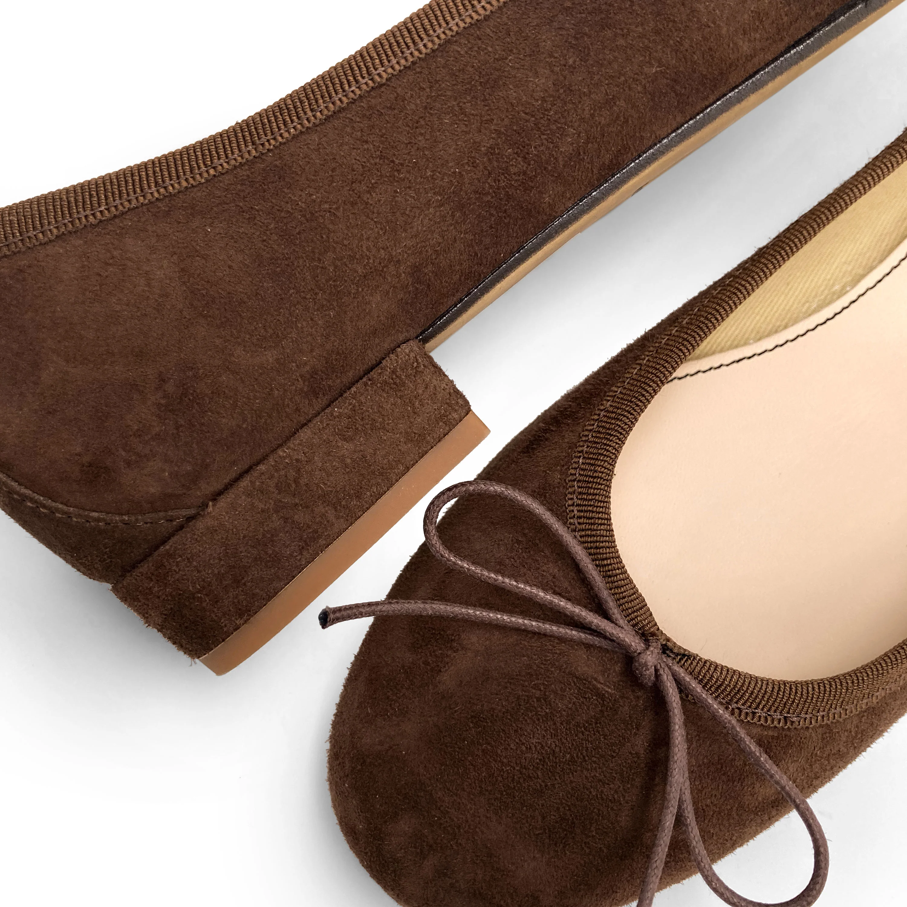 Ballerine con tacco marrone in camoscio - Image 3
