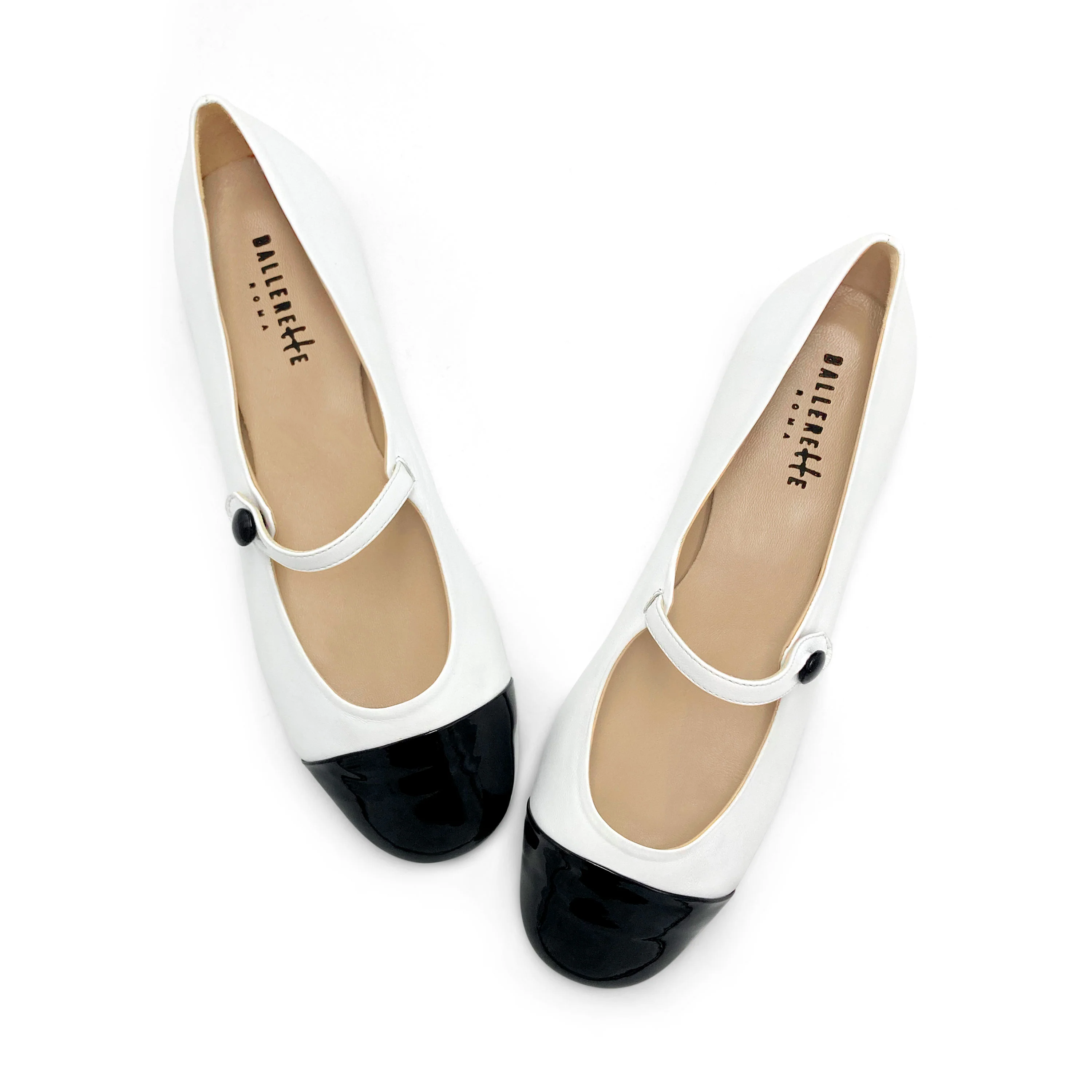 Ballerine Mary Jane bianche in pelle con cinturino e punta in vernice - Image 2