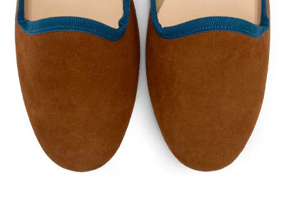 Slippers donna in camoscio marrone e dettagli blu - Image 5