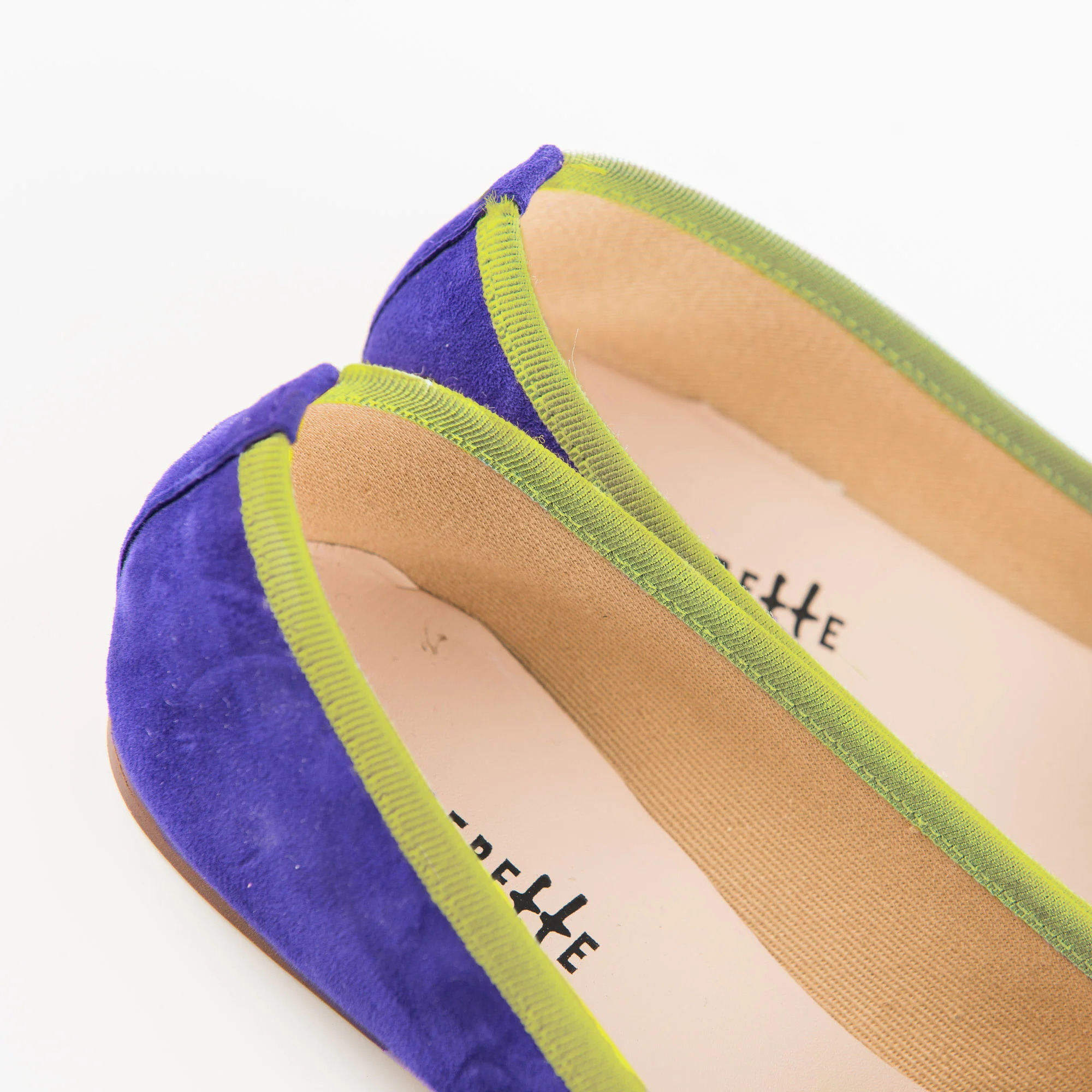 Slippers donna in camoscio viola e gros grain verde - Image 3